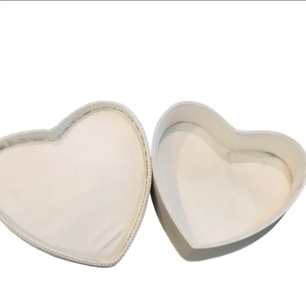 𝅺HEART Shaped Padded Lace Gift Box